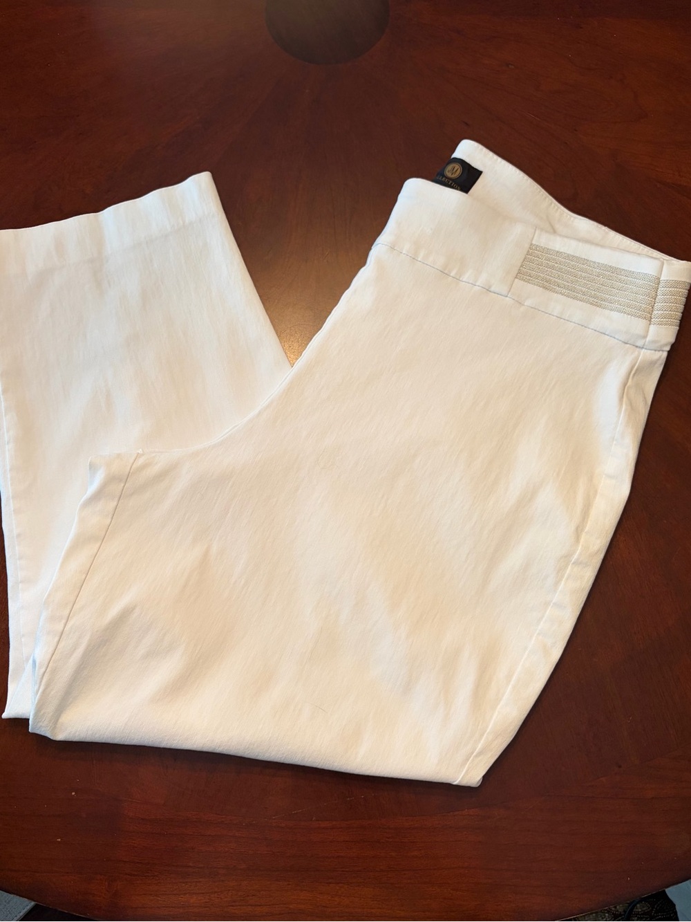 JM Collection white capris.
